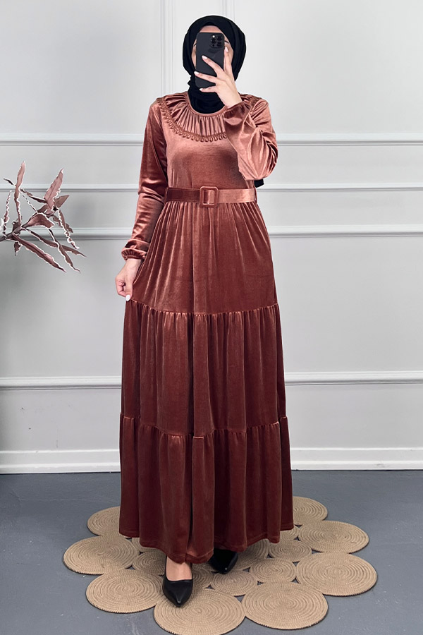 Yakası Gupur Detaylı Kadife Elbise - Kahverengi